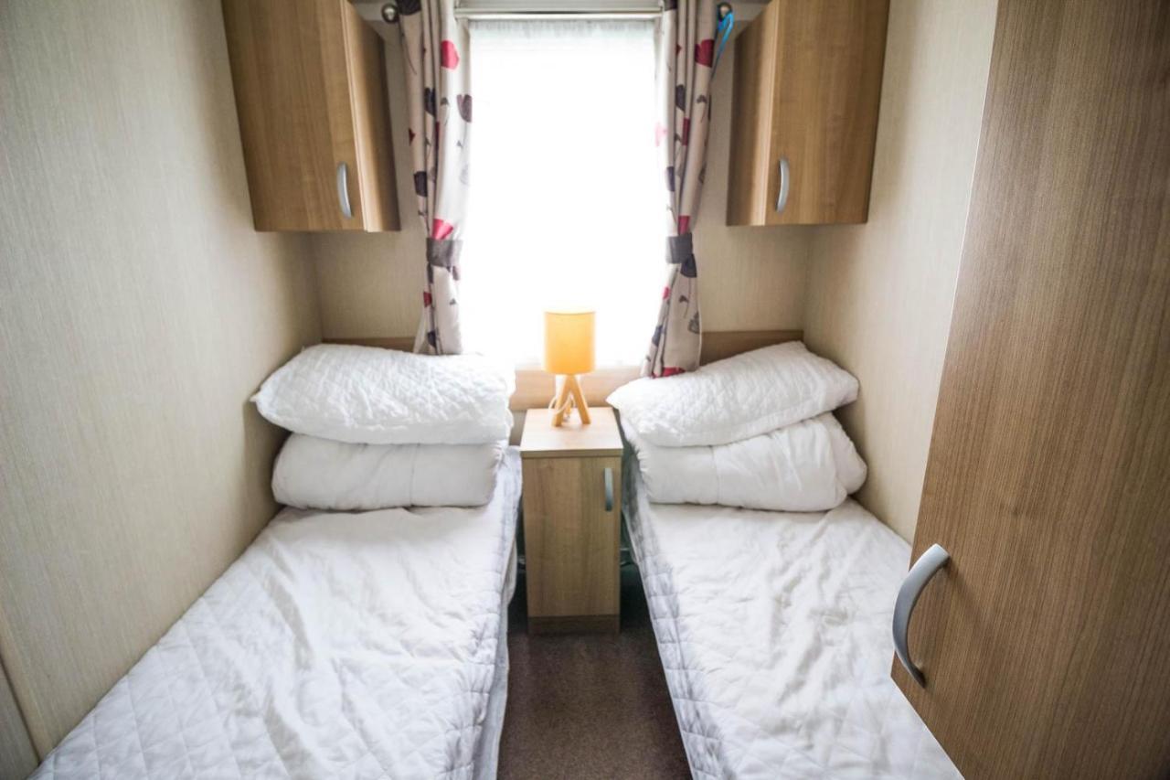 Hotel Beautiful 8 Berth Caravan For Hire At Seashore Haven Park In Norfolk Ref 22039C Great Yarmouth Esterno foto